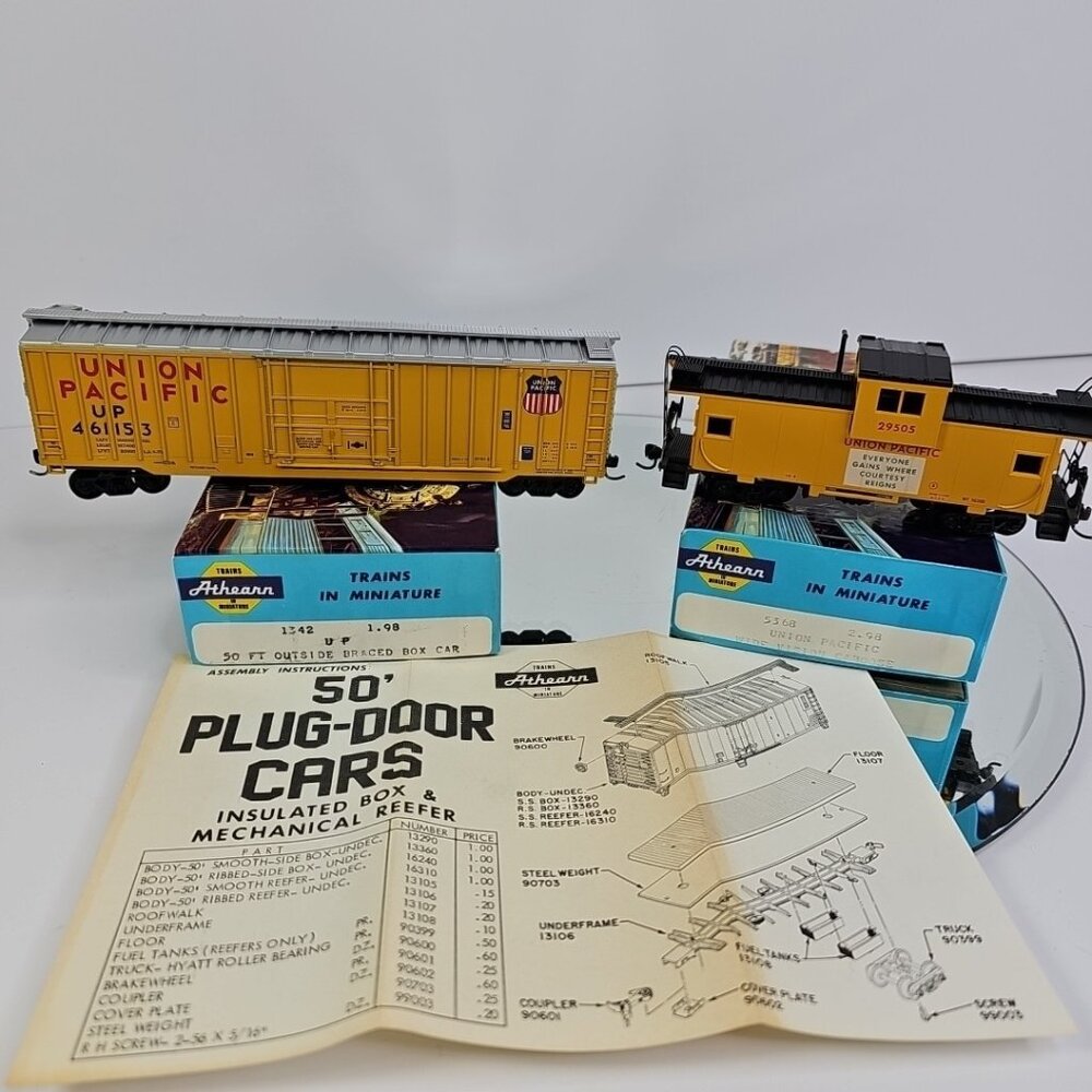 HO Athearn Ready To Run Train Box Car 50ft And Caboose W/ Boxes Vintage Set Of 2